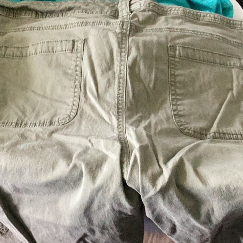 Capris - Picture 4 of 5